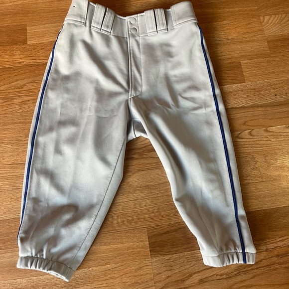 NWOT Men’s Gray Mizuno Baseball Pants Knickers Brand Small. Blue Piping On Side - Picture 1 of 5